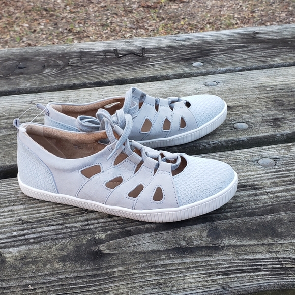 💕Earth Perforated Sneakers - Picture 3 of 5